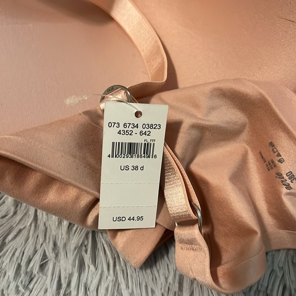 I am selling a beautiful bra that padded and has soft straps for comfort. - Picture 3 of 3